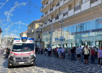 Auto a folle velocità travolge pedoni in corso Trento e Trieste: fermato un 28enne