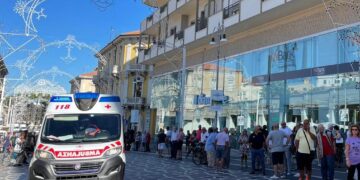 Auto a folle velocità travolge pedoni in corso Trento e Trieste: fermato un 28enne