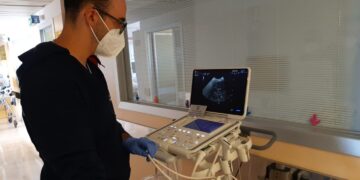 Un nuovo ecografo portatile in dono alla Neonatologia di Chieti