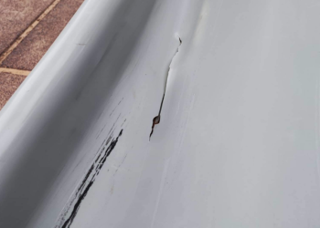 Alinovi (Codici): «Nella villa comunale giochi da mettere in sicurezza per tutelare i bambini»