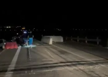 Auto urta contro la barriera di un cantiere e precipita dal cavalcavia: muore 70enne residente a San Salvo