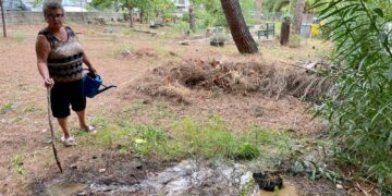 Un’altra tubatura rotta in via Spataro: da settimane acqua sprecata 24 ore su 24