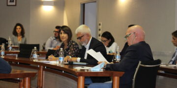 «Doppia sconfitta per l’opposizione». Centrosinistra: «Maggioranza predica bene e razzola male»