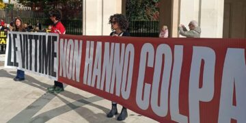 Sisma, protesta contro la “sentenza-abominio”: «Non abbiamo sete di vendetta, ma fame di giustizia»