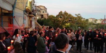 La luce delle candele illumina il ricordo ed i luoghi dei Martiri Lancianesi