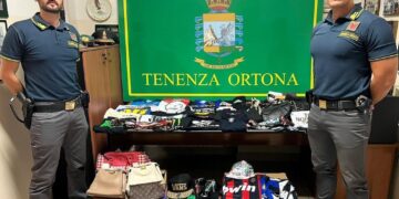 Abbigliamento e cancelleria contraffatti: guardia di finanza sequestra 31mila articoli