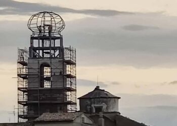 Il campanile della chiesa di San Sabino Vescovo di Furci inizia a riprendere forma