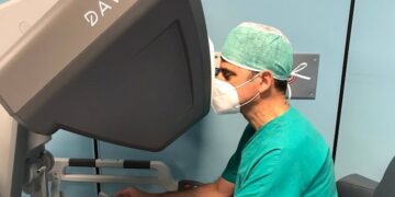 Tumori del colon: riparte la chirurgia robotica grazie al nuovo “Da Vinci XI”