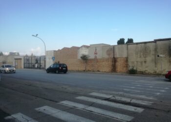 Marciapiedi disastrati intorno al cimitero