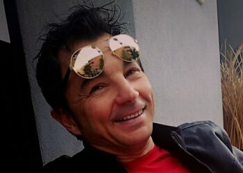 La motosega gli sfugge dalle mani e lo ferisce gravemente: muore 50enne