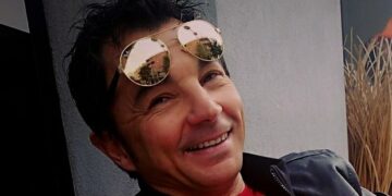 La motosega gli sfugge dalle mani e lo ferisce gravemente: muore 50enne