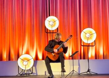 Il chitarrista David Russell inaugura la stagione concertistica del Teatro Rossetti