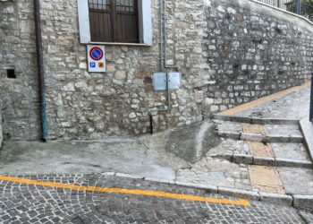 «Per i disabili parcheggio scomodo e stretto, ma vicino c’è una piazza con lo spazio necessario»
