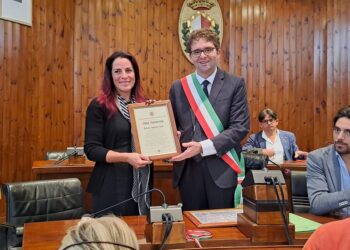 Dona al Comune un’area di accesso a Punta Aderci, Antonella Mansi riceve la benemerenza