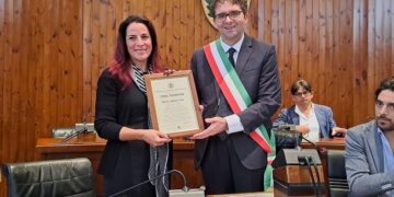 Dona al Comune un’area di accesso a Punta Aderci, Antonella Mansi riceve la benemerenza