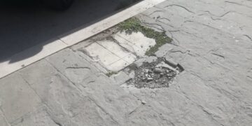 Nel centro di Vasto Marina i marciapiedi gruviera che nessuno aggiusta da trent’anni