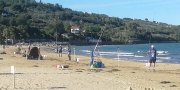 La spiaggia come campo di gara: a Vasto Marina i Mondiali di pesca surfing master