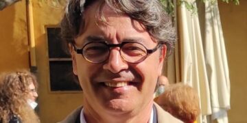 Vino in anfora, in Lombardia il vastese Nicola Scè coltiva la tradizione millenaria