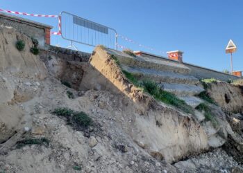 Casalbordino Lido, crolla anche una scalinata: l’erosione distrugge la spiaggia