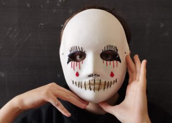 In dispArte: dai ragazzi della “Palizzi” una maschera di colori per dire no alla violenza sulle donne