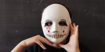 In dispArte: dai ragazzi della “Palizzi” una maschera di colori per dire no alla violenza sulle donne