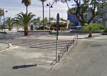 Riqualificazione piazza Rodi: saranno concessi spazi solo a tavoli e sedie