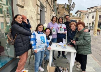 Volontari Airc in piazza con i “Cioccolatini della ricerca”: «Grazie ai vastesi per la generosità»