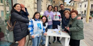 Volontari Airc in piazza con i “Cioccolatini della ricerca”: «Grazie ai vastesi per la generosità»