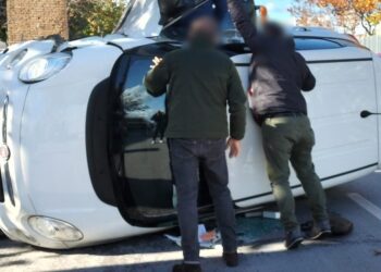 Due incidenti in due ore: auto ribaltata all’ingresso del viadotto Histonium e scontro sulla SS16