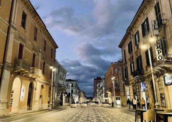 Caro energia e bollette, il Comune pensa ad abbassare l’intensità dell’illuminazione pubblica