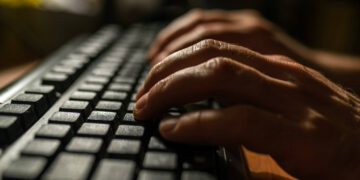 Cyber stalking, per la polizia postale «una denuncia non è mai esagerata»