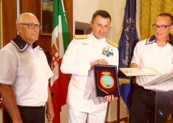 Il contrammiraglio Di Renzo da La Spezia a Livorno: sarà al comando dell’Accademia Navale