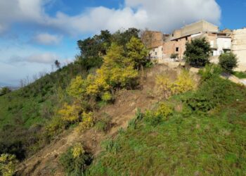 A Monteodorisio preoccupa frana nel centro abitato, chiusa la scalinata monumentale