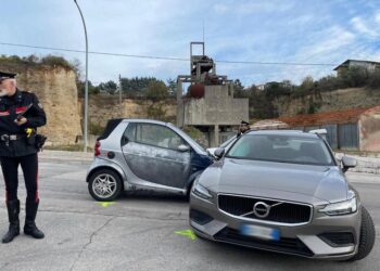 Scontro tra due auto in via per Treglio, ferita una 54enne