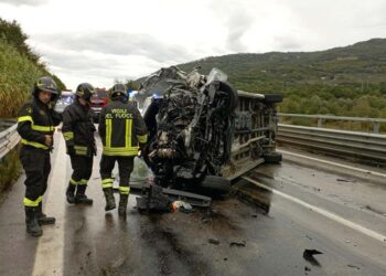 Tir contro furgone sulla Statale “Trignina”, traffico bloccato