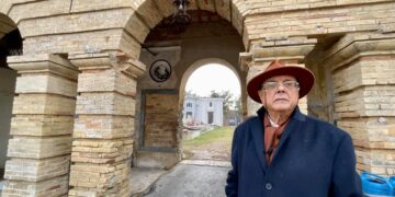 Il silenzio e la memoria: col professor Murolo nel cimitero ottocentesco di Vasto
