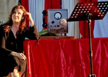 “Radio 110MHz. Di donne, di sogni, di canzoni”: Tiziana Di Tonno in scena al Mattioli