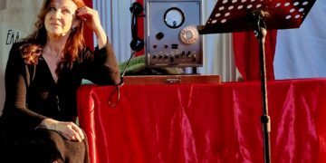“Radio 110MHz. Di donne, di sogni, di canzoni”: Tiziana Di Tonno in scena al Mattioli