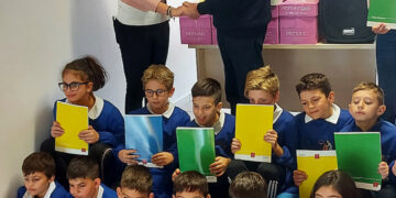 Progetto Raf, raccolte e riciclate 64mila bottiglie di plastica: premio alle scuole vincitrici