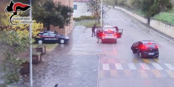 Carabinieri sventano rapina all’ufficio postale: in tre fermati in auto e arrestati
