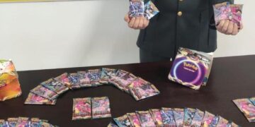 Articoli contraffatti e non sicuri: sequestrate maschere di Halloween e carte Pokemon
