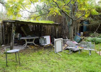 Litorale di Canale, domani iniziano gli sgomberi: via recinzioni, cancelli e casotti