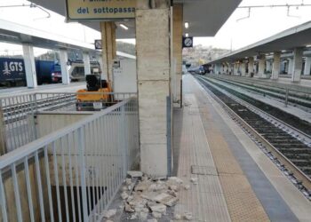Dopo il terremoto traffico ferroviario sospeso per ore sulla linea Adriatica nei pressi di Ancona