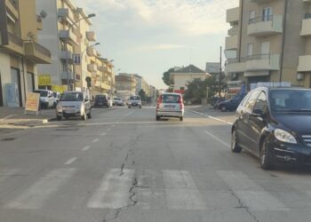 Via del Porto colabrodo: «Il Comune aspetta il Giro d’Italia per intervenire?»