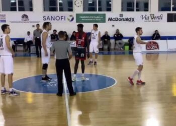 L’Unibasket Lanciano lotta a viso aperto ma vince L’Aquila 74 a 63