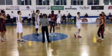 L’Unibasket Lanciano lotta a viso aperto ma vince L’Aquila 74 a 63