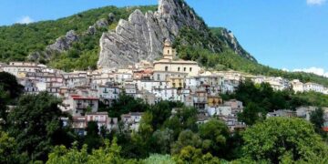 La patria dei cuochi partecipa alla campagna contro il cibo sintetico