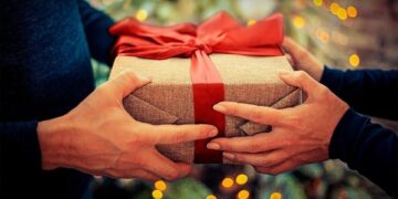 «Un pensiero per chi è meno fortunato», a Natale il regalo è “sospeso”