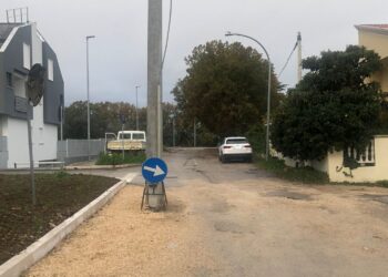 «Via dei Cascella, quel palo per strada è un pericolo»