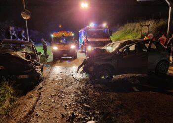 Scontro tra due auto sulla Sp “San Tommaso”, due feriti